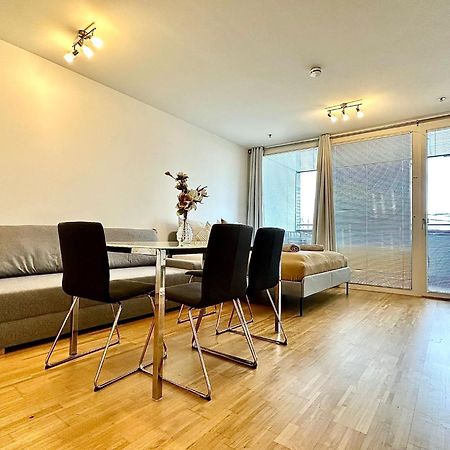 Appartamento High Rise, Netflix, 2 Min To Main Station Vienna Esterno foto
