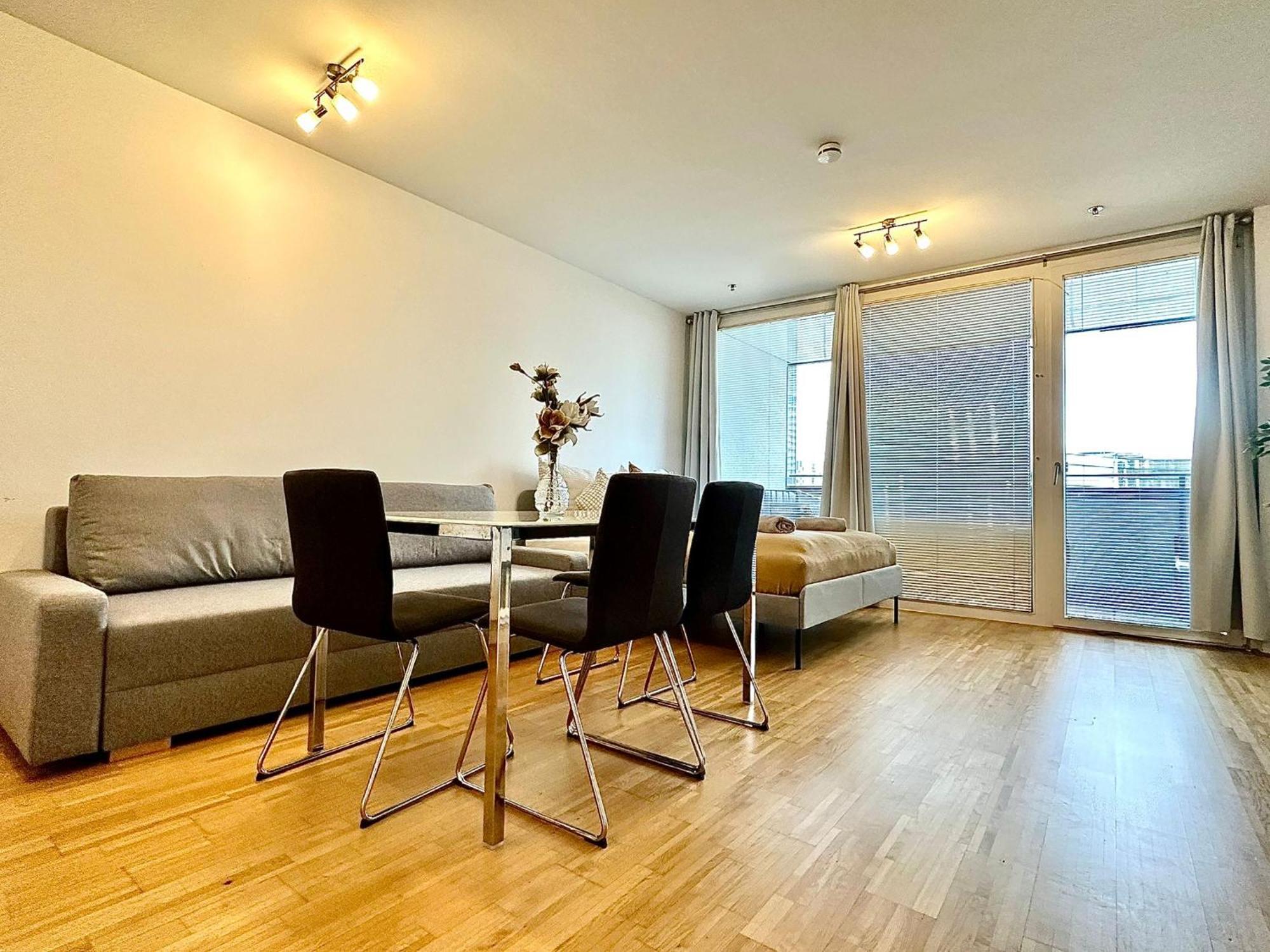 Appartamento High Rise, Netflix, 2 Min To Main Station Vienna Esterno foto