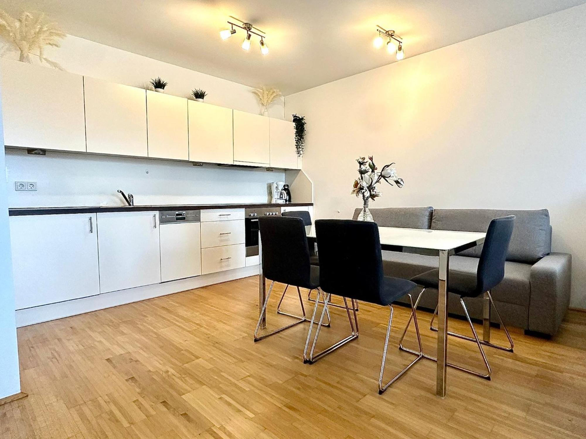 Appartamento High Rise, Netflix, 2 Min To Main Station Vienna Esterno foto